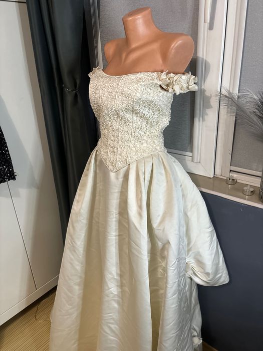 Бухнала рокля с опашка