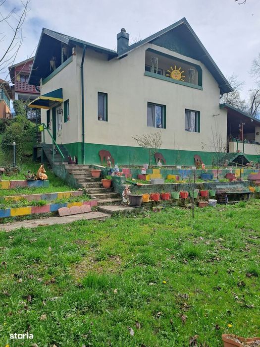 Vând casă  parter cu mansarda