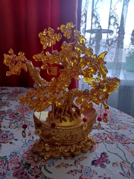 Сувенир денежное дерево с монетами.