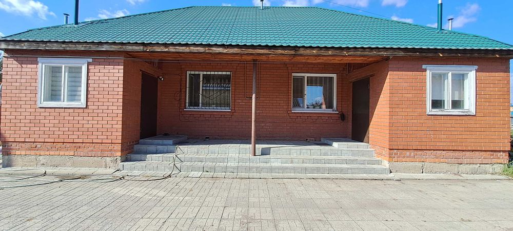 Продам дом на 2 семьи на КСК!