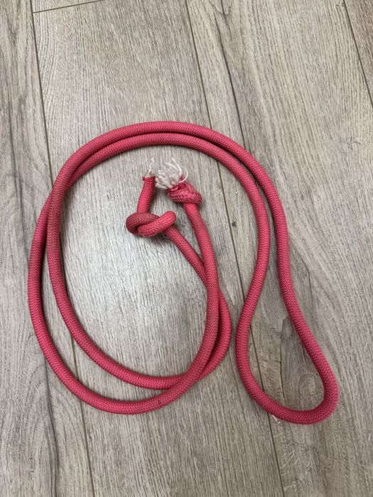 Продам гимнастическую скакалку