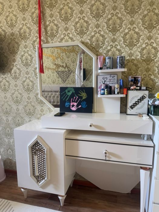 Продается спальный гарнитур в комплекте