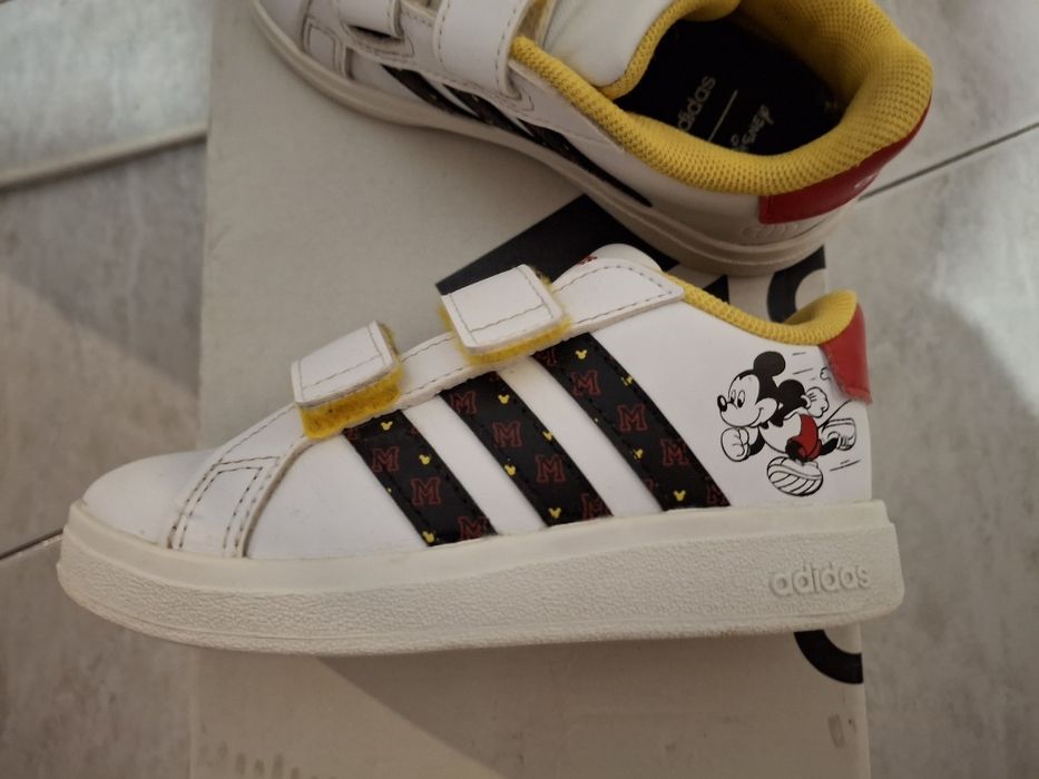 Маратонки adidas