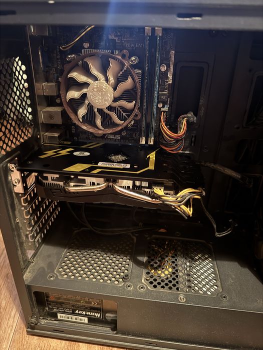 Компьтер с игровым креслом