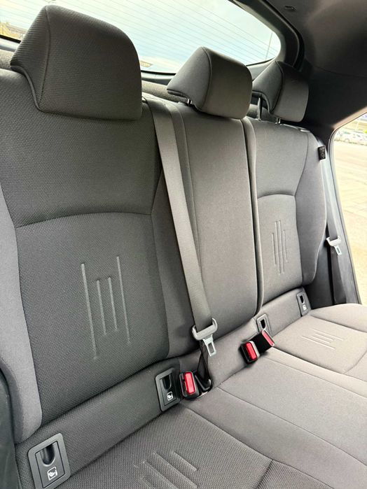 Toyota C-HR 1.8 Hybrid– Ниво Club | КАТО НОВА – Възможност за прехвърляне на лизинг + Подарък Зимни Гуми