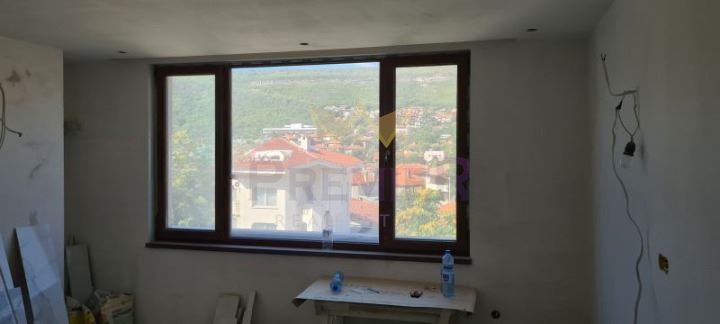 Продава се Четиристаен апартамент в Провадия - 140 кв.м за 438 €/кв.м - Снимка #2