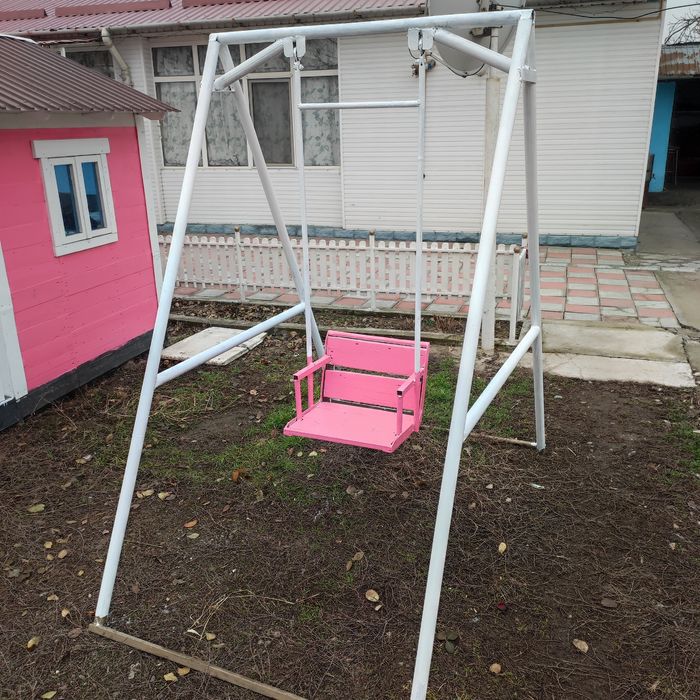 Детский  домик и качелья