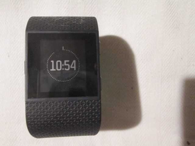 Fitbit Surge GPS смарт часовник.