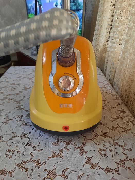 Мощный отпариватель для одежды 1700 Вт , б/у