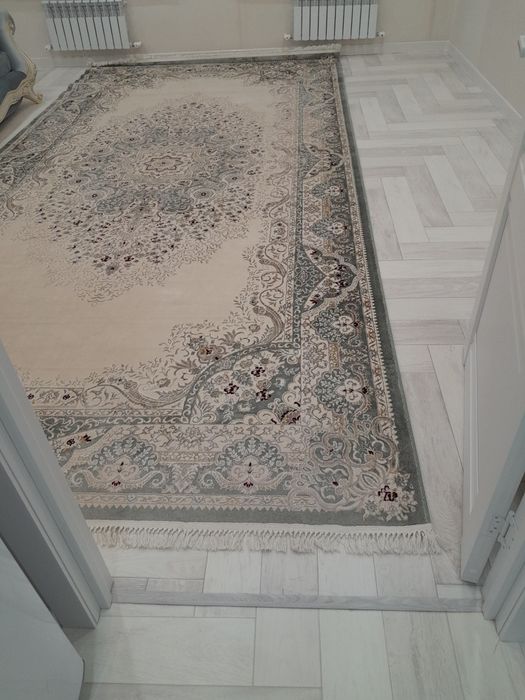 Продаётся  ковёр. Премиум класс Есть Каспий ред