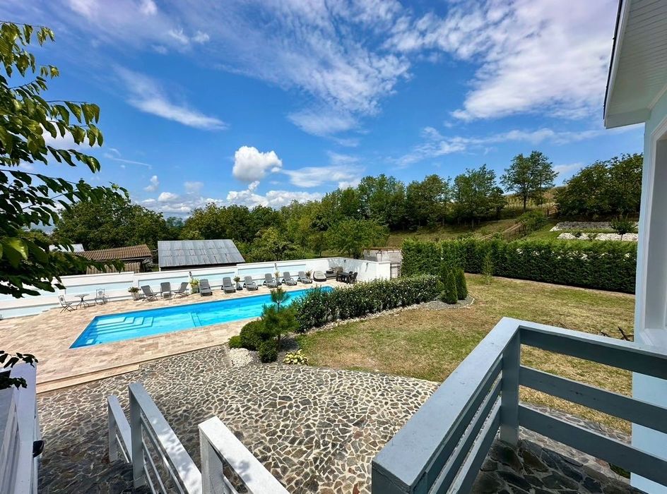 Casă cu piscină în  Seusa Ciugud