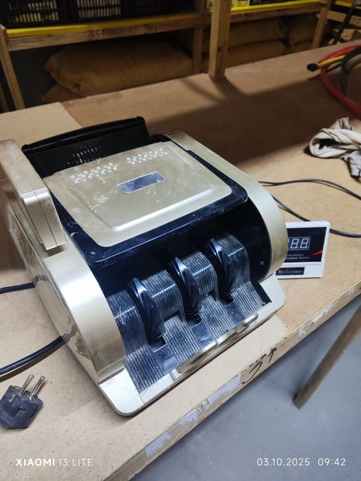 Срочно сотилмади тароз ва пул санаш аппарати