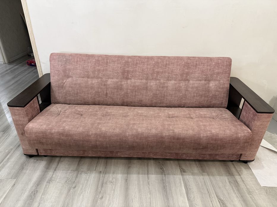 Срочно продается диван доя гостиной