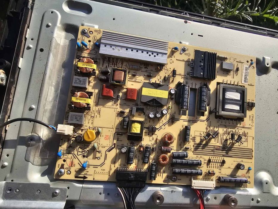 Telefunken T32R982LED DVB-CTS2  За части