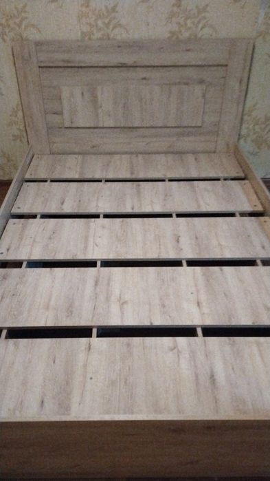 Продам кровать без матраса