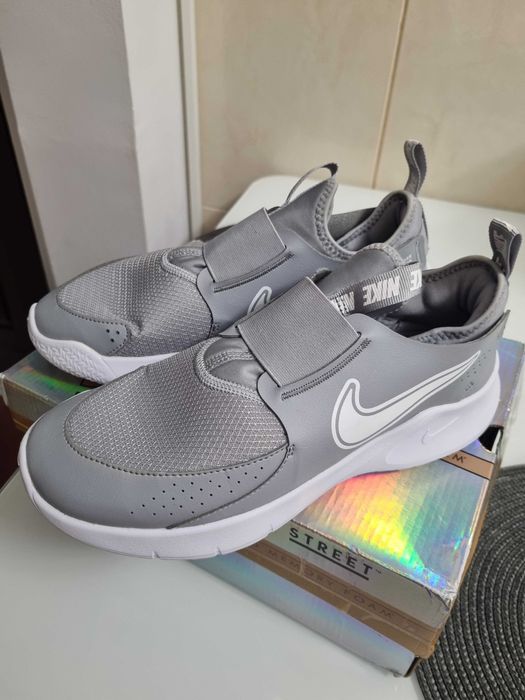 Adidași Nike băieți originali noi nr. 40 in stare foarte bună