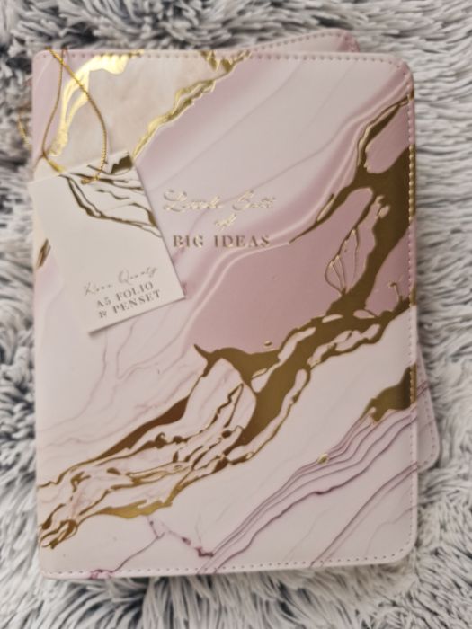 Нов луксозен сет - Папка с цип и тетрадка