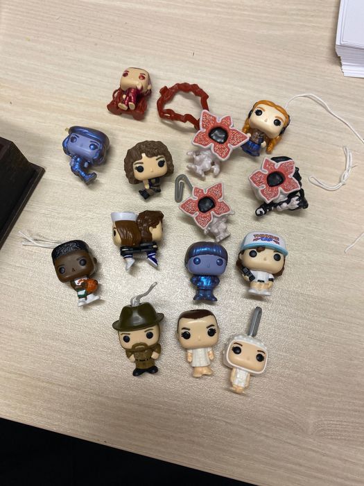 Kinder Joy играчки на Stranger Things