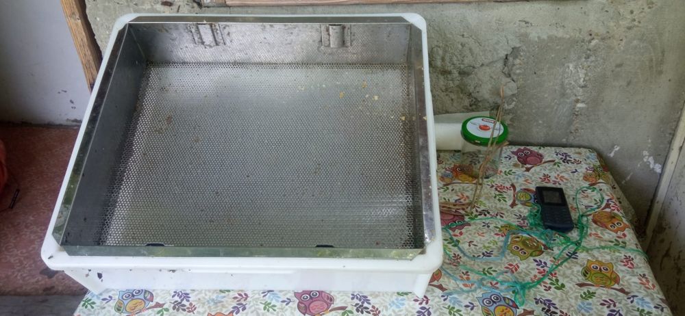 Stupi/Centrifuga apicola/ strecurătoare apicola/ bidoane miere sau lap