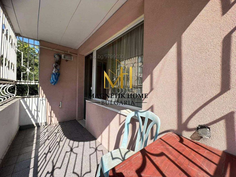 Уютен двустаен апартамент с дворна площадка до морската в ж.к. Лазур