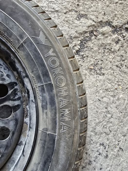 Продам  летнию резину с диском