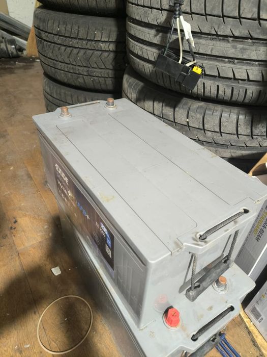 Два б/у аккумулятора 235 Ah. ..