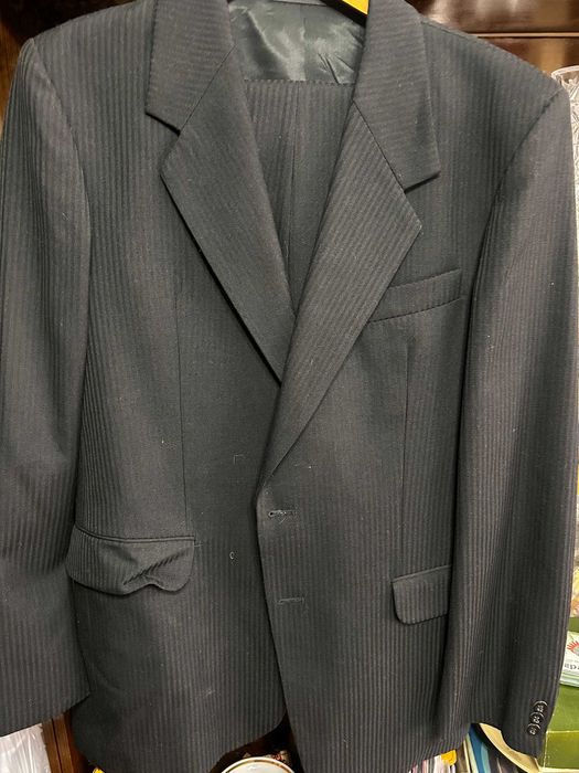 Продам костюм мужской классический импортный