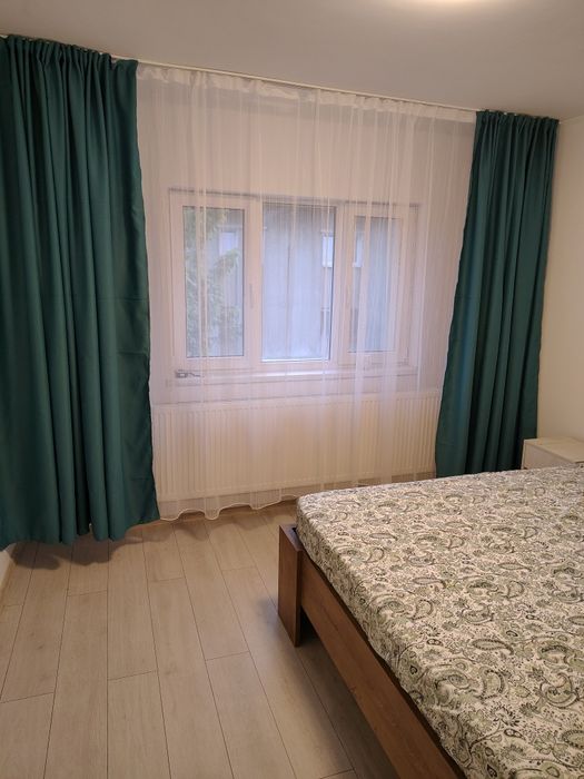 Apartament de 65 mp cu 2 camere și 2 balcoane, semidecomandat, etaj 3