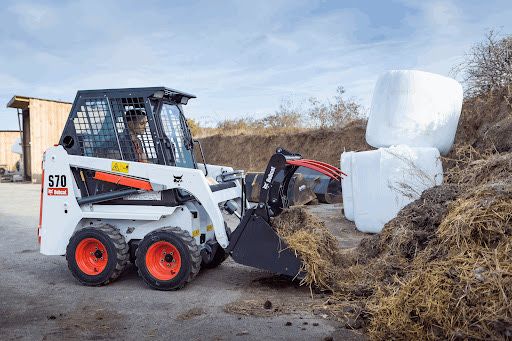 Inchiriez cilindru compactor/ Bobcat / buldoexcavator / buldozer/ vola