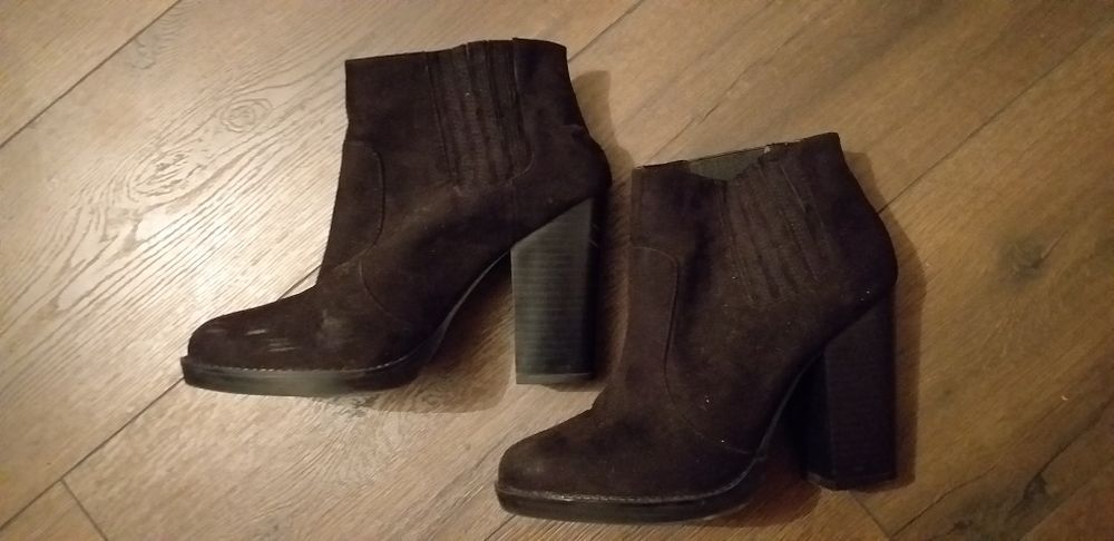 Ghete Zara  piele intoarsa