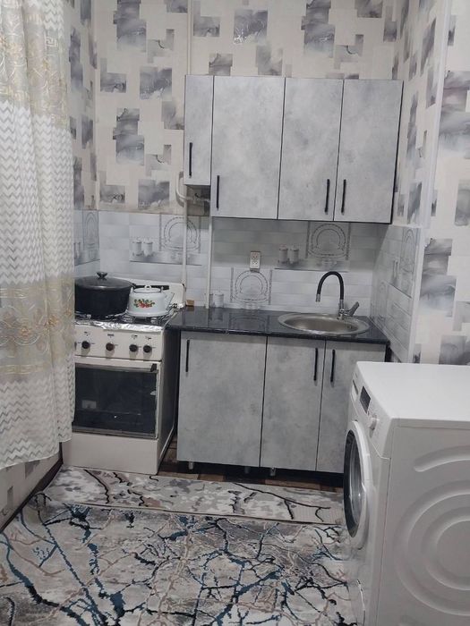 Сдается 1 комнатная квартира 
С обстановкой в горде Алмалыке