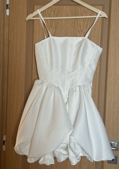 Рокля с корсет и пола балон