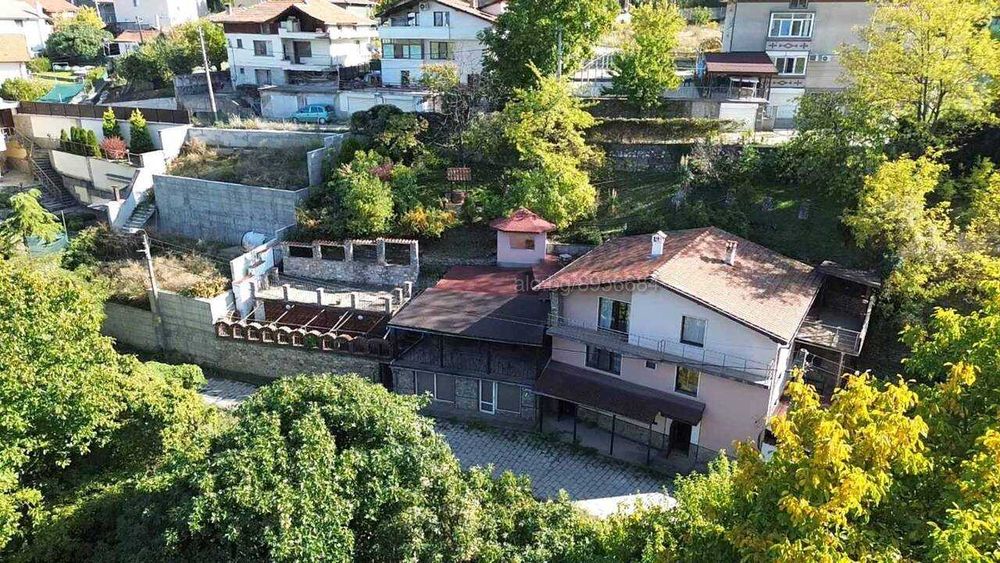 Къща с ресторант в Марково