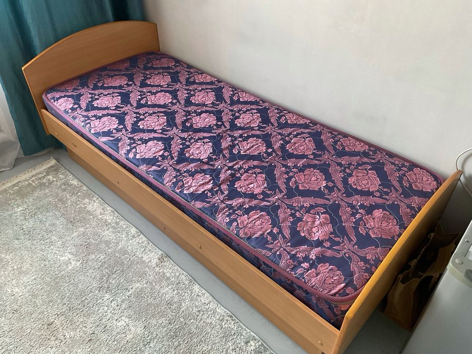односпальная кровать в отличном состоянии
