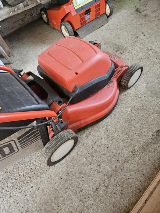 Vand masina de tuns iarba