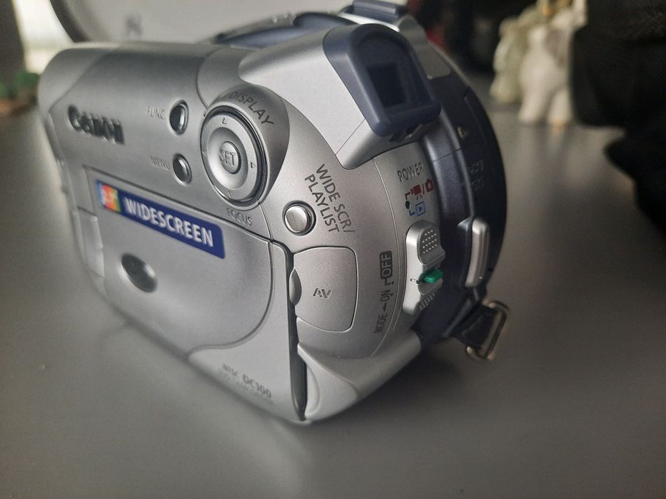 Видеокамера Canon DVD DC100