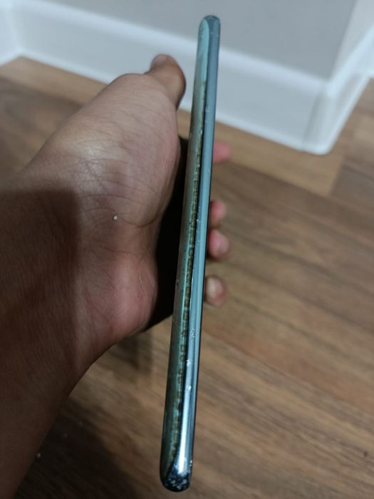 Samsung S20fe в хорошем состоянии