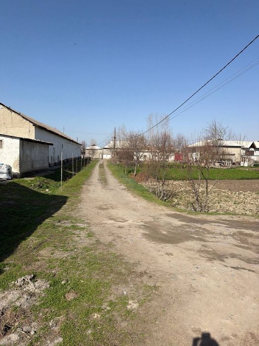 Yer sotladi srocho sotugi  2700$ dan   bervoramiza  dakument fulll