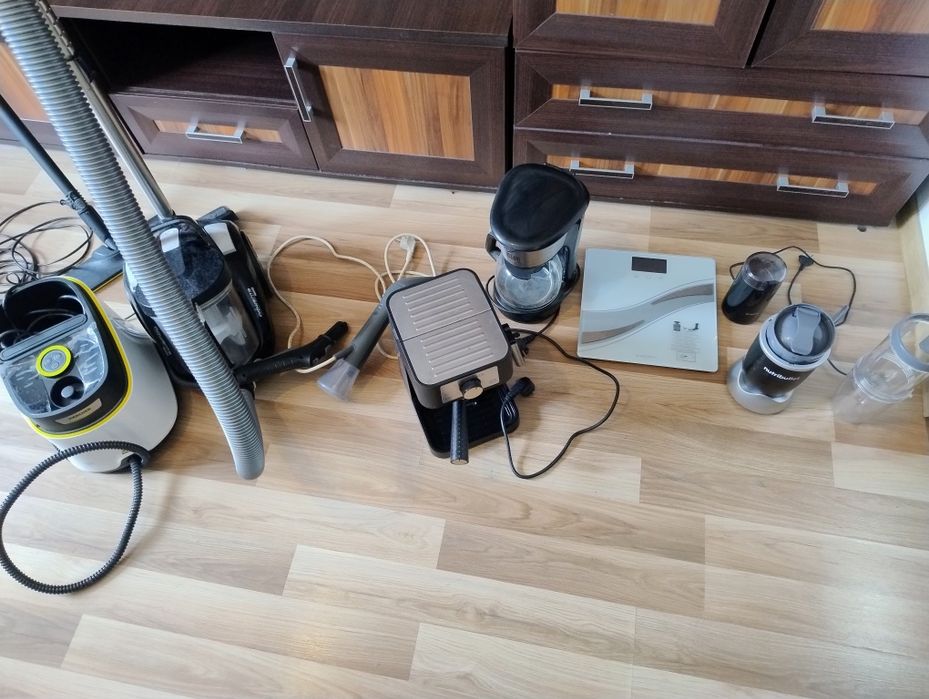 Vand pachet aspirator Rowenta, espressor Delonghi, aparat aburi Karcher SC3