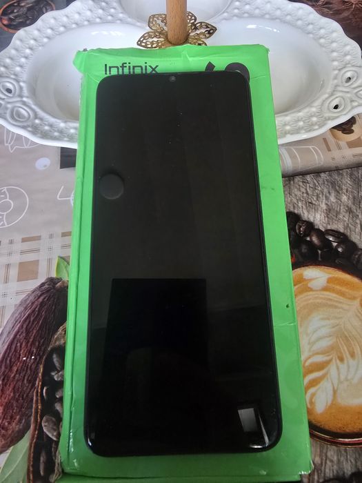 Продам телефон в хорошем состоянии Infinix smart 7 память 4/64