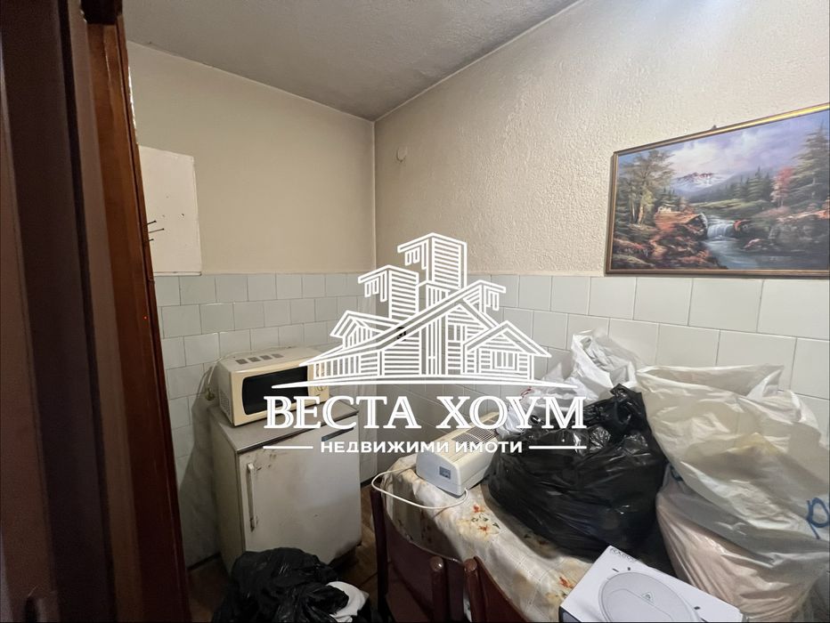 Двуетажна къща в гр. Крън