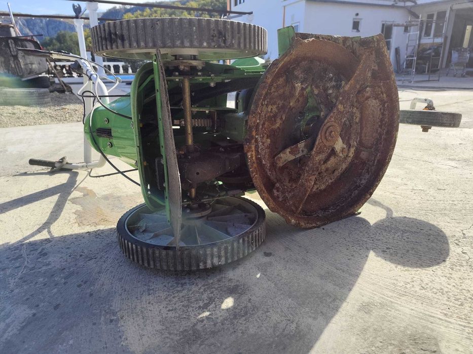 Vând săpătoare și o cositoare