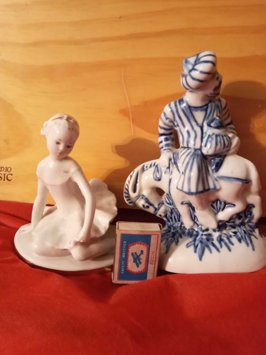 Статуэтки фарфоровые