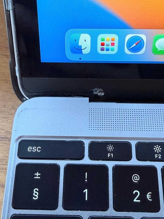 MacBook Retina, 12-инчов, 2017, зарядно и кейс