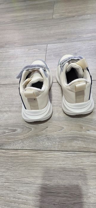 Adidasi marimea 32
