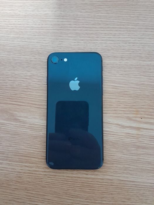 Iphone 8,64 gb..