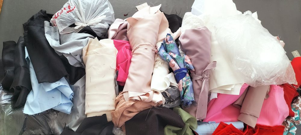 Обрезки тканей разные