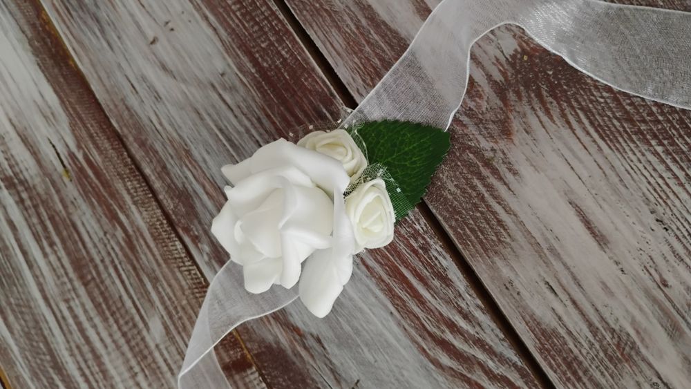 Бутониери и булчински гривни