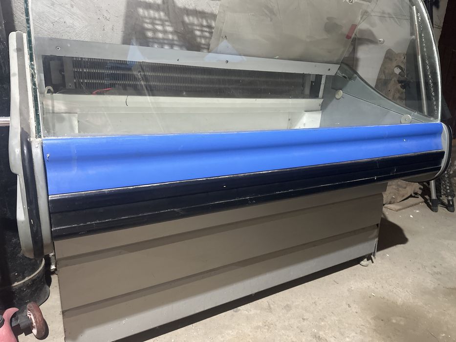 Продам холодильник + морозильник витринный.