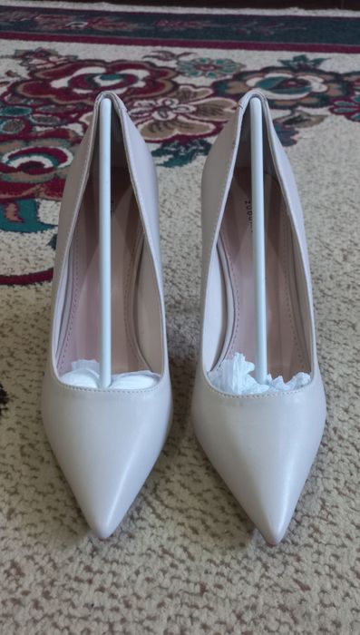 Ayollar oyoq kiyimi. Tufli